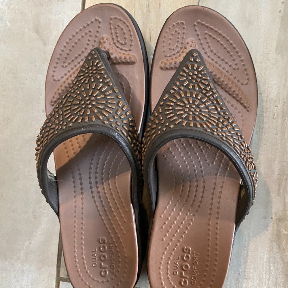 Dark Brown Crocs Platform Flip Flop Thongs, size 8W